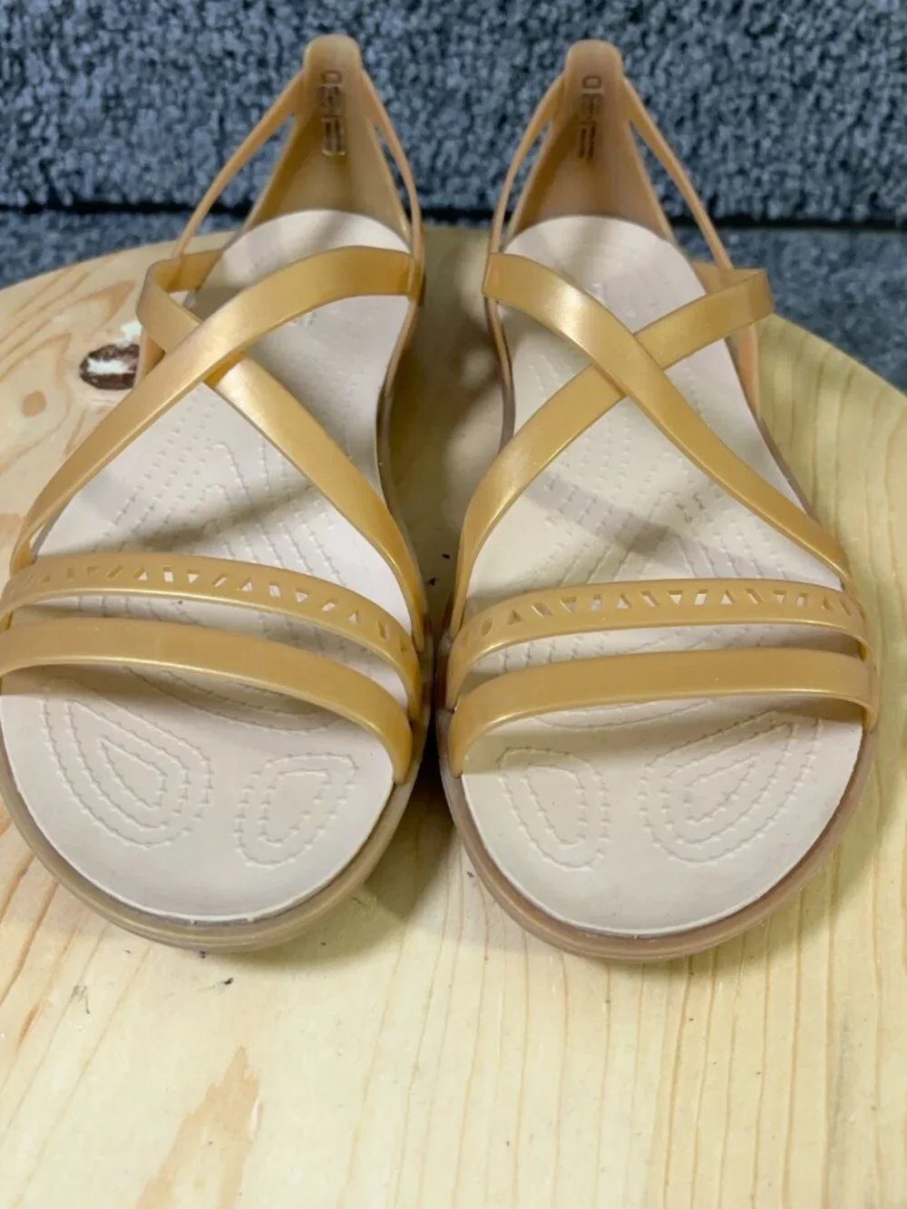 Crocs Sandals Isabella Jelly Flats Womens Size 9 Gold Slip On Strappy Open Toe